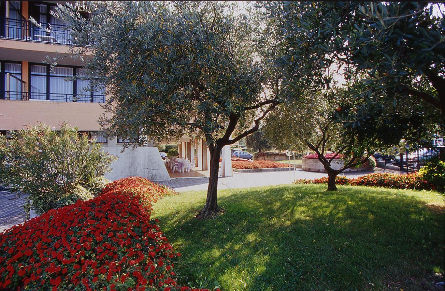 Hotel Residence Holiday Sirmione Exterior foto