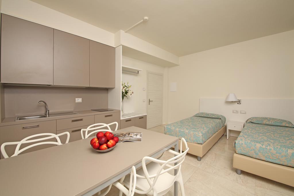 Hotel Residence Holiday Sirmione Exterior foto